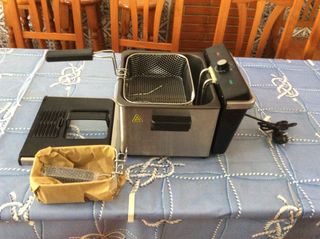 Se vende freidora semi industrial.