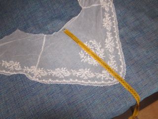 MANTELETA, PEINADOR, PICO DE ENCAJE