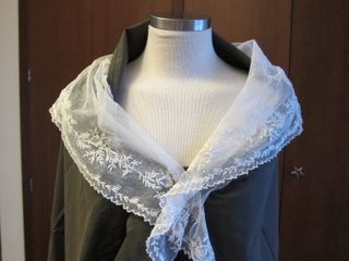 MANTELETA, PEINADOR, PICO DE ENCAJE