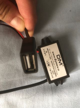 Caricabatterie cellulare per auto 12 volts