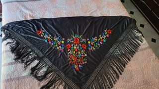 Mantón de manila negro