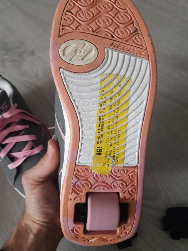 Zapatillas nuevas HEELYS con ruedas o sin.talla 39