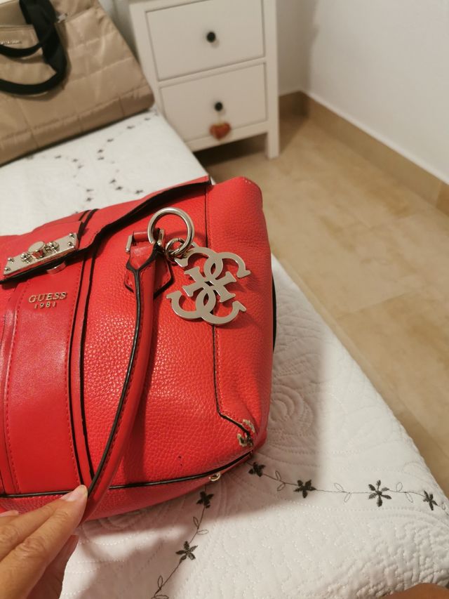 bolso rojo GUESS