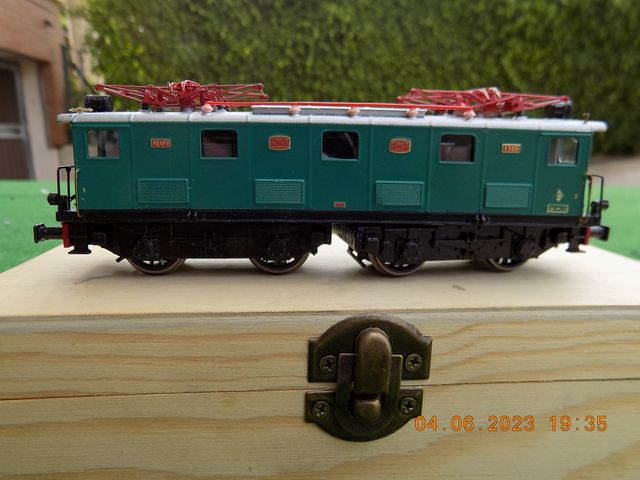 LOCOMOTORA RENFE 1100 PRE-UIC H0 CONTINUA DIGITAL