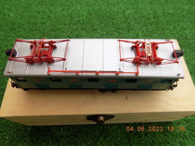 LOCOMOTORA RENFE 1100 PRE-UIC H0 CONTINUA DIGITAL