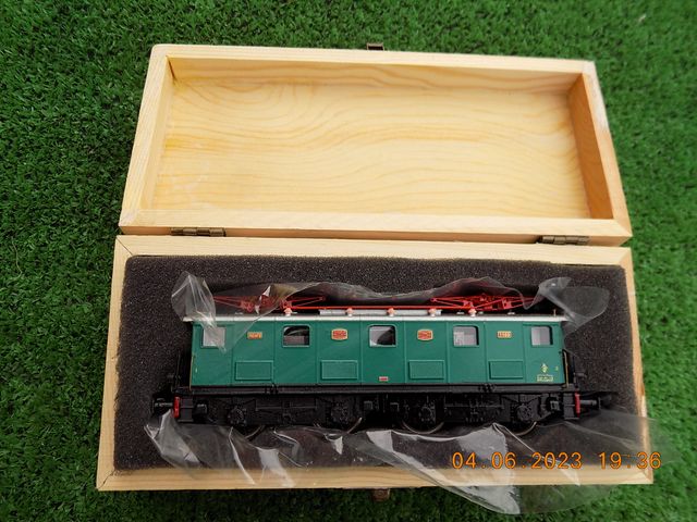 LOCOMOTORA RENFE 1100 PRE-UIC H0 CONTINUA DIGITAL