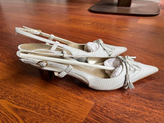 Zapatos cuero blanco de Fosco. N. 37