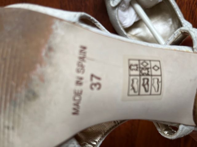 Zapatos cuero blanco de Fosco. N. 37