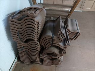 Se venden tejas NUEVAS .Unas 50.