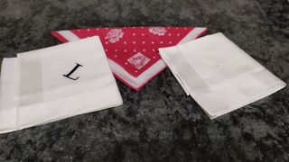 Nº 132.- Pañuelos bolsillo y pañuelos encaje