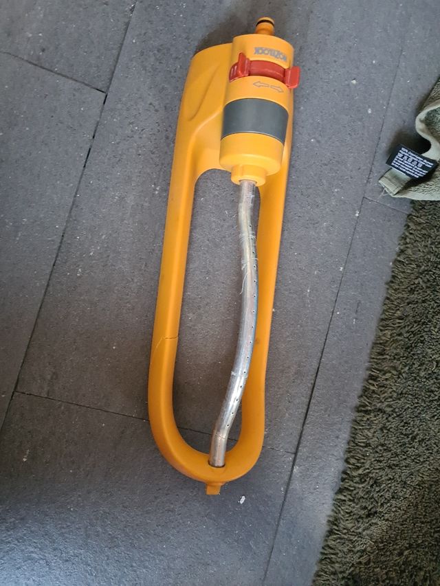 aspersor con movimiento