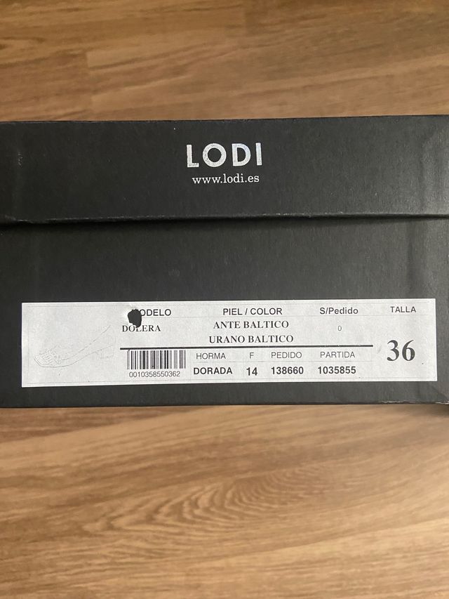 Zapatos de piel ante. Marca Lodi, talla 36.