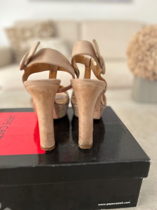 Sandalia tacon alto talla 37, color maquillaje