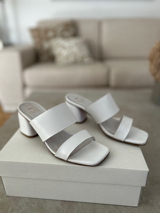 Sandalia blanca eseoese, talla 37