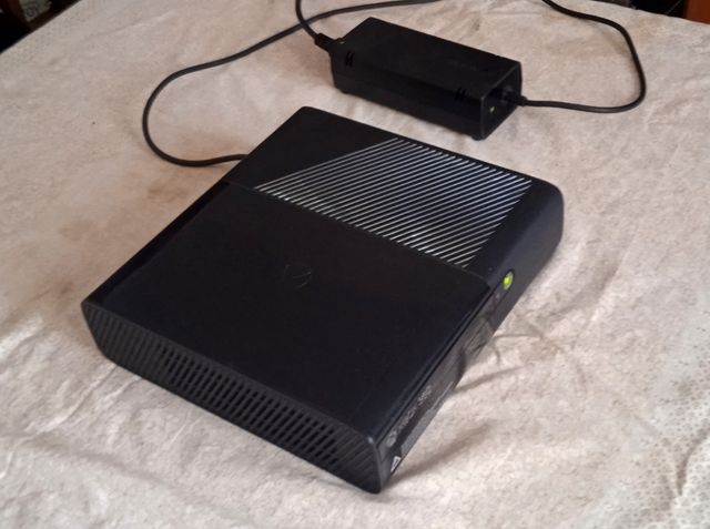 XBOX 360 250 GB color negro+auriculares con micro