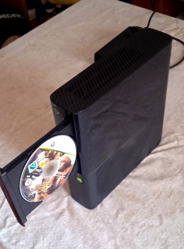 XBOX 360 250 GB color negro+auriculares con micro