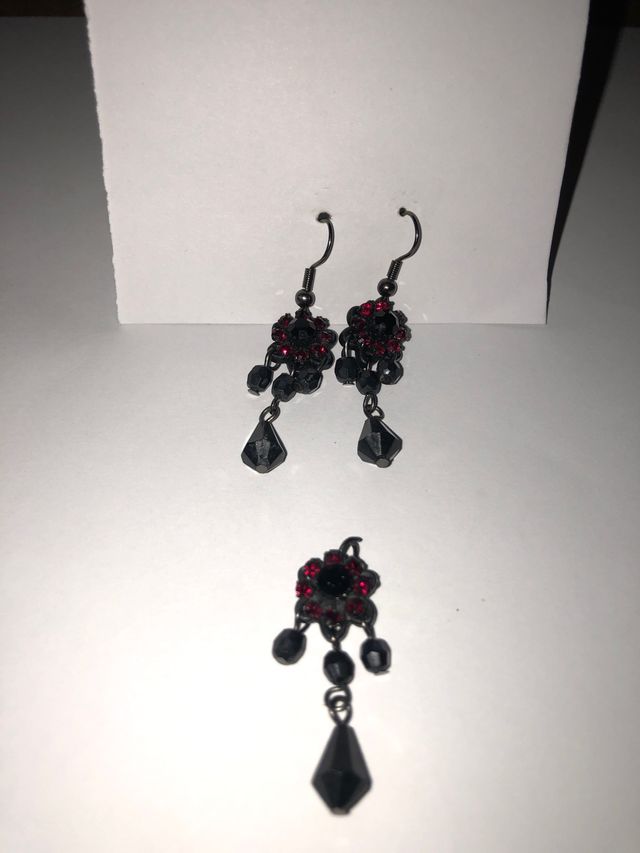Pendientes y colgante negro rojo