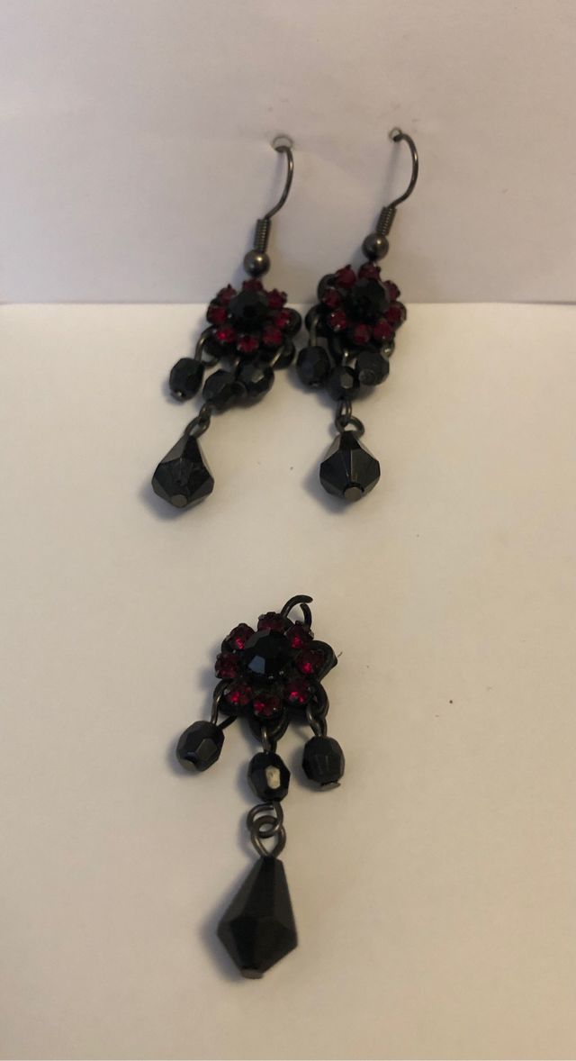 Pendientes y colgante negro rojo