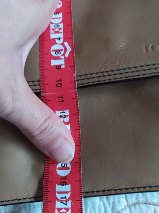 Bolso bandolera piel Camel Tous.