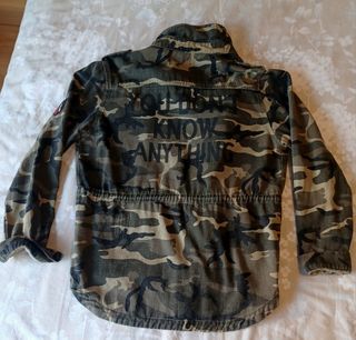 Chaqueta estilo militar. 