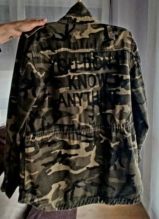 Chaqueta estilo militar. 