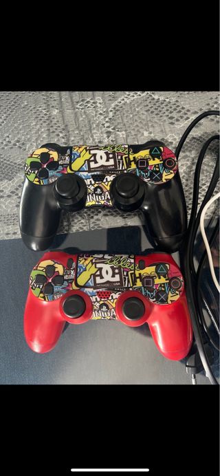 Ps4 500 gb, 2 mandos, 4 juegos