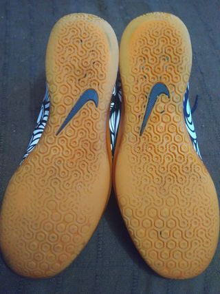 Deportivo chico para futbol nike número 43