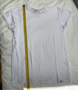 Camiseta blanca muscle fit. Pull&Bear. Talla XS