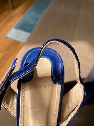 Sandalias fiesta color azul marca Uterqüe 