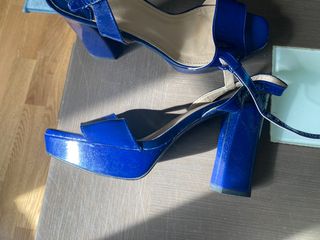 Sandalias fiesta color azul marca Uterqüe 