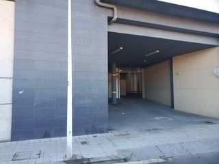 Parcela de garaje para dos coches y más