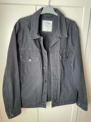 Cazadora vaquera chico Pull&Bear negra