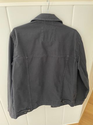 Cazadora vaquera chico Pull&Bear negra