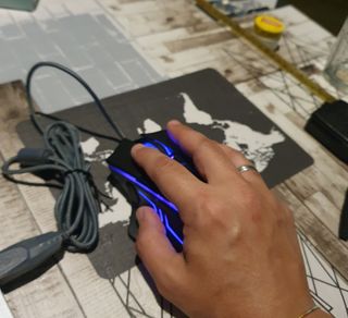 Raton gaming iluminación RGB Alfombrilla regalo