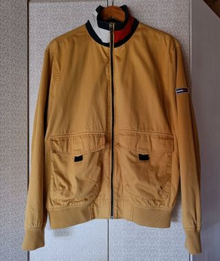 Chaqueta amarilla Tommy Jeans seminueva
