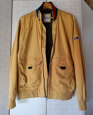 Chaqueta amarilla Tommy Jeans seminueva