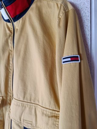 Chaqueta amarilla Tommy Jeans seminueva