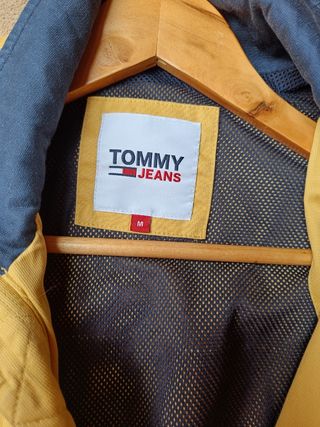 Chaqueta amarilla Tommy Jeans seminueva