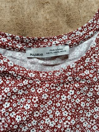 Vestido granate flores Pull&Bear seminuevo