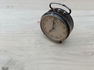 Antiguo despertador de cuerda
