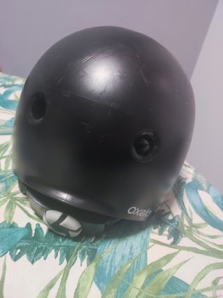 CASCO PARA PATINES MARCA OXELO 