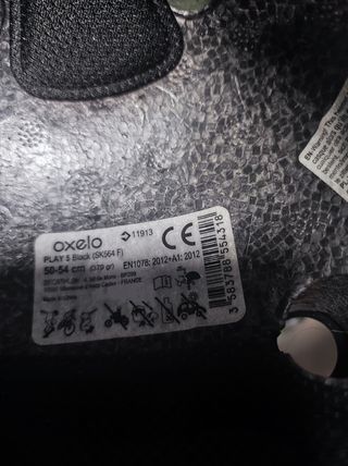 CASCO PARA PATINES MARCA OXELO 