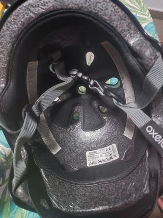 CASCO PARA PATINES MARCA OXELO 