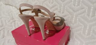 LOLITA BLUE. Sandalias tacón rosa palo dorada 38
