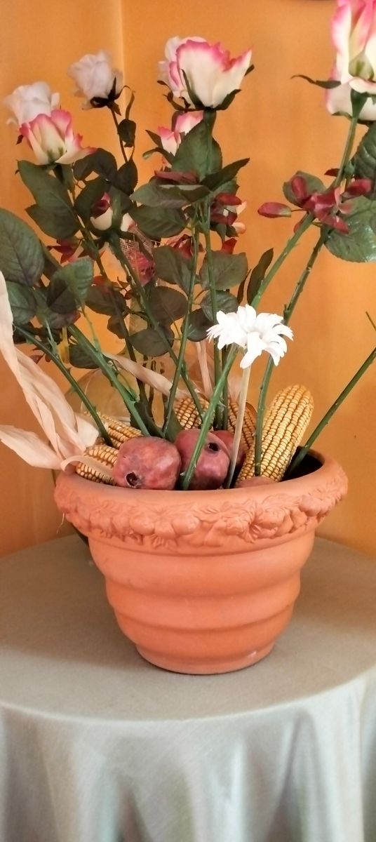 CENTRO FLORAL d Rosas, granadas,mazorcas