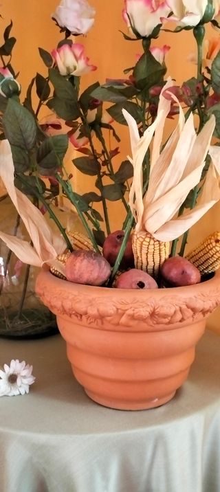 CENTRO FLORAL d Rosas, granadas,mazorcas