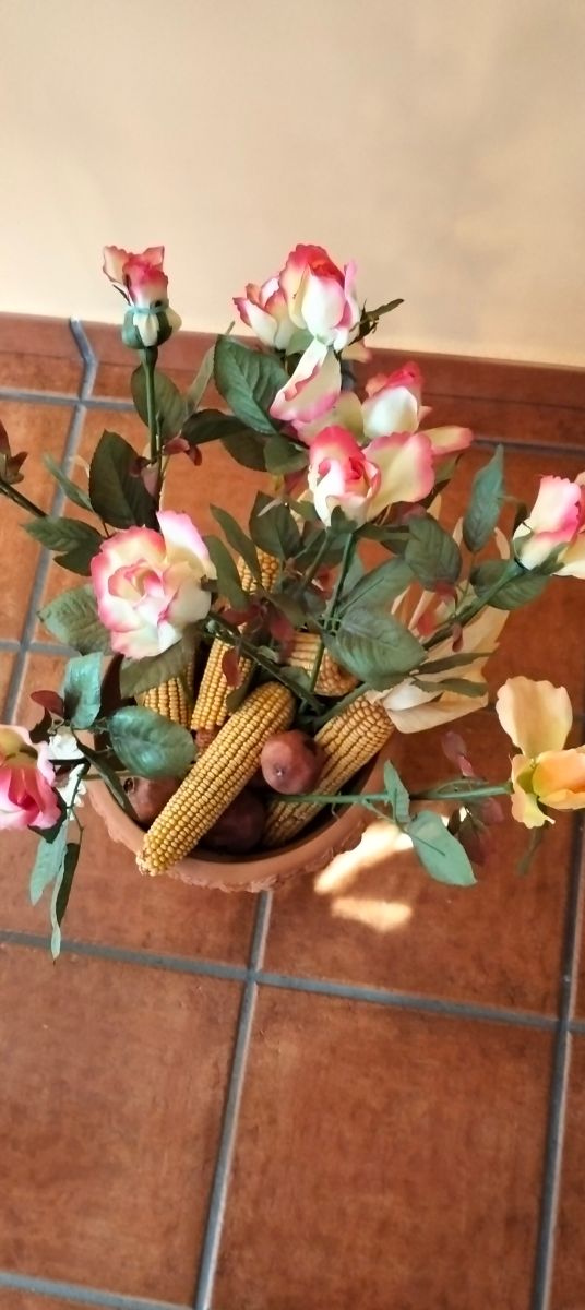 CENTRO FLORAL d Rosas, granadas,mazorcas