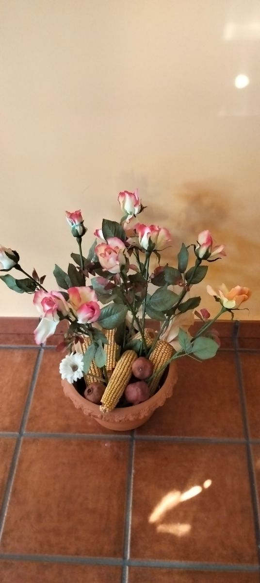 CENTRO FLORAL d Rosas, granadas,mazorcas