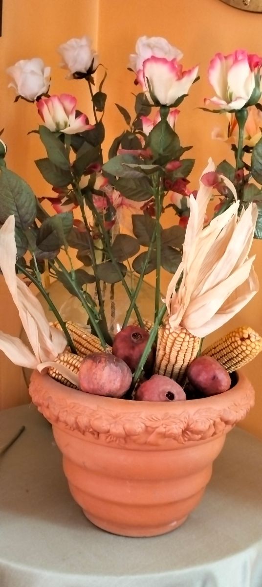 CENTRO FLORAL d Rosas, granadas,mazorcas