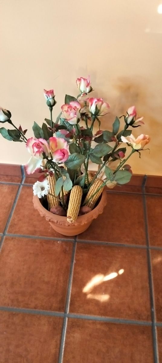 CENTRO FLORAL d Rosas, granadas,mazorcas